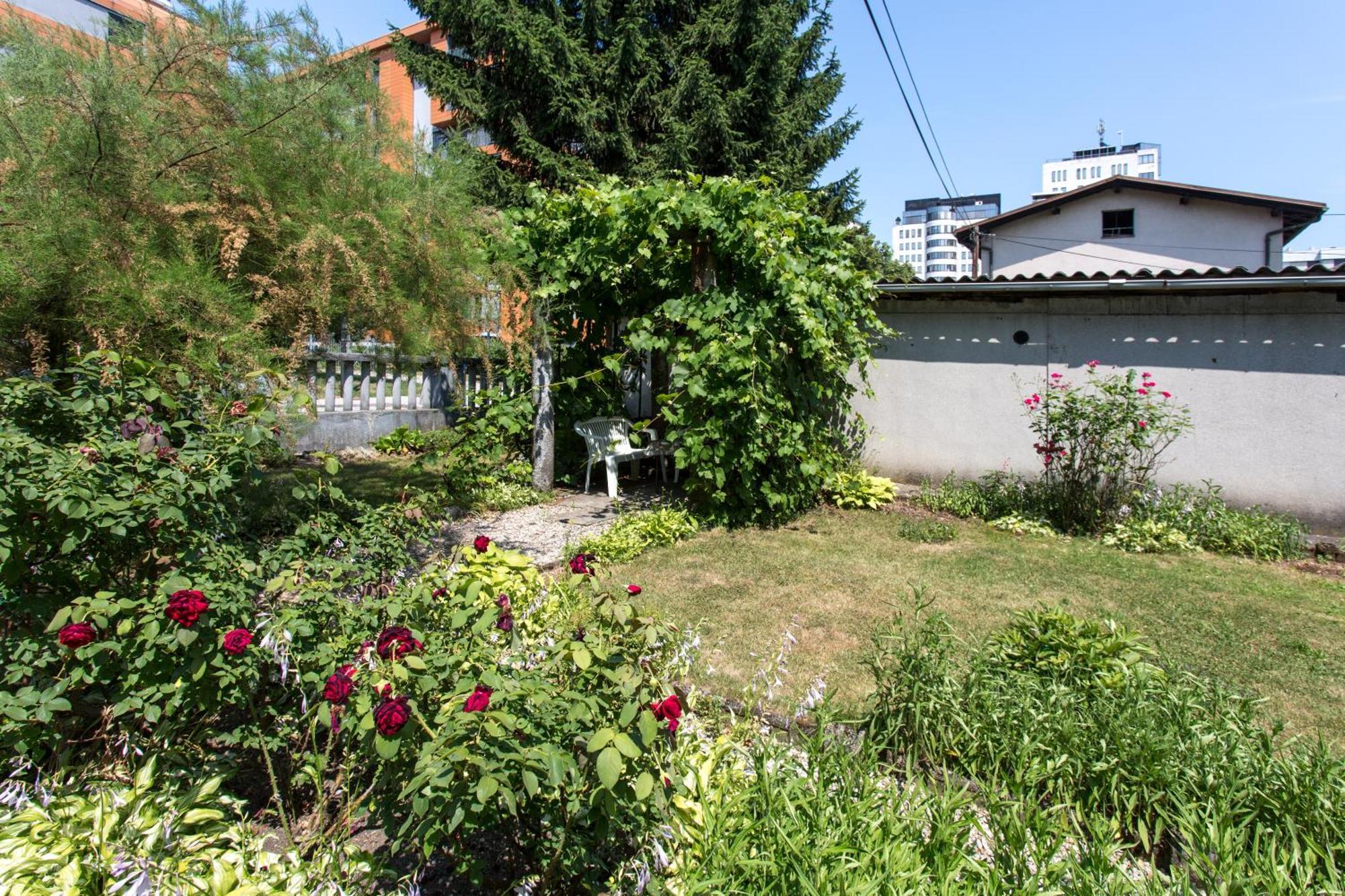Quiet With Garden + Parking *