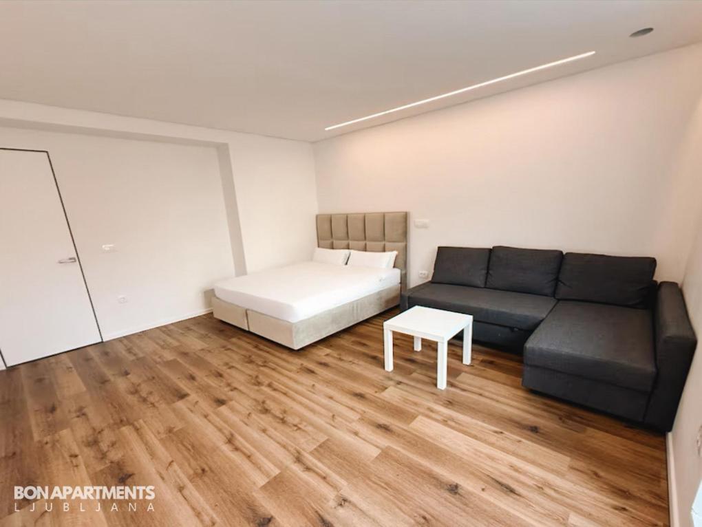 Quiet With Garden + Parking Apartment Ljubljana