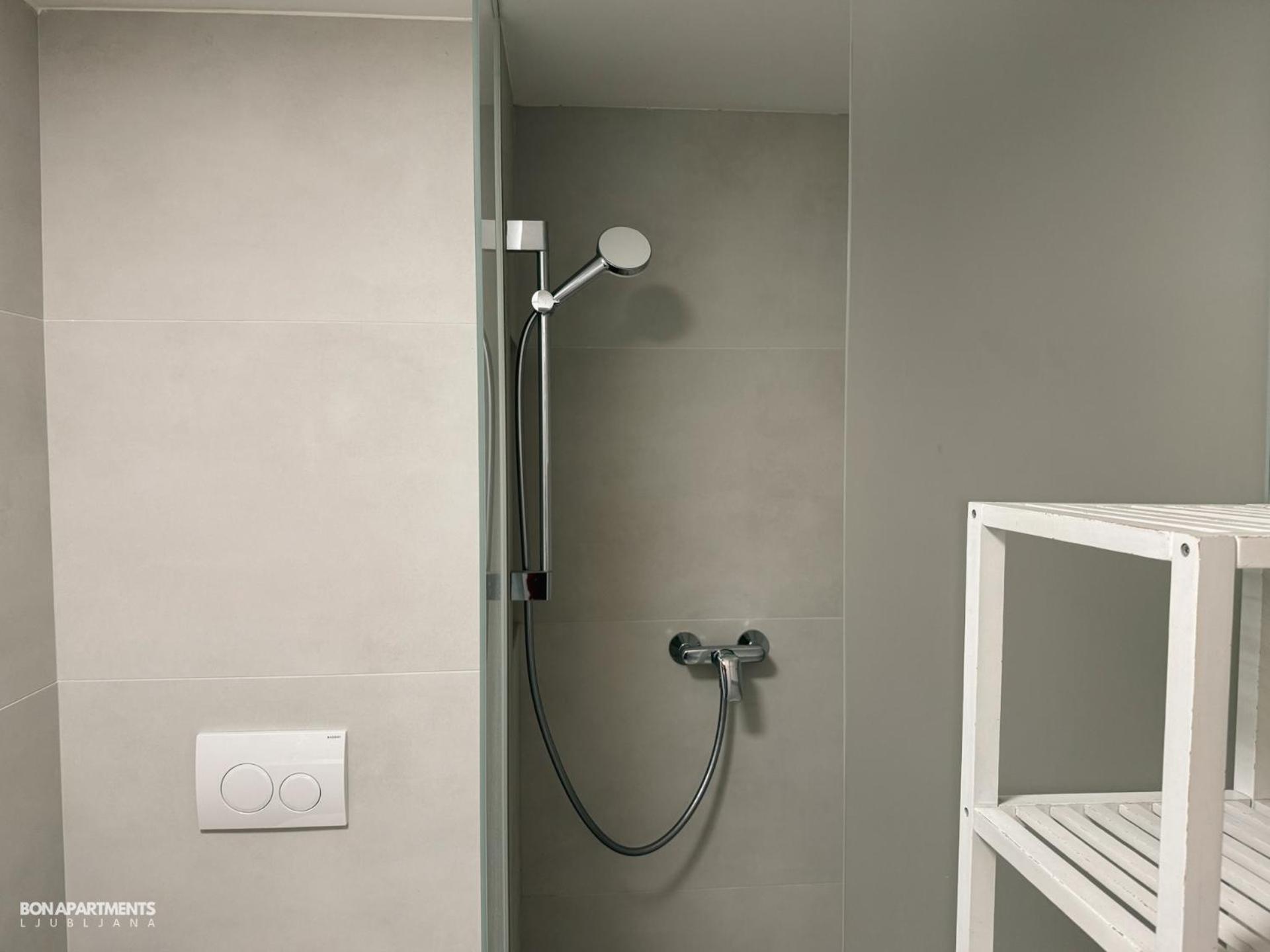 Quiet With Garden + Parking Apartment